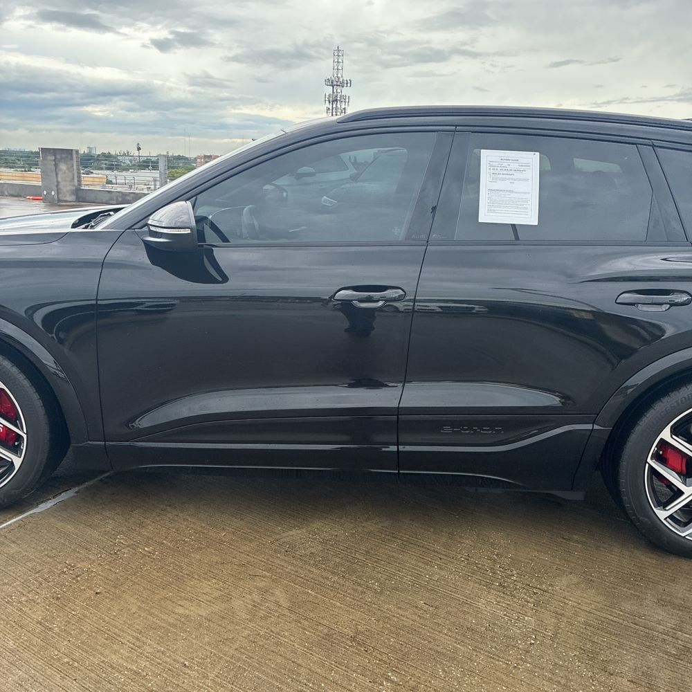 2025 Audi SQ6 e-tron Premium Plus