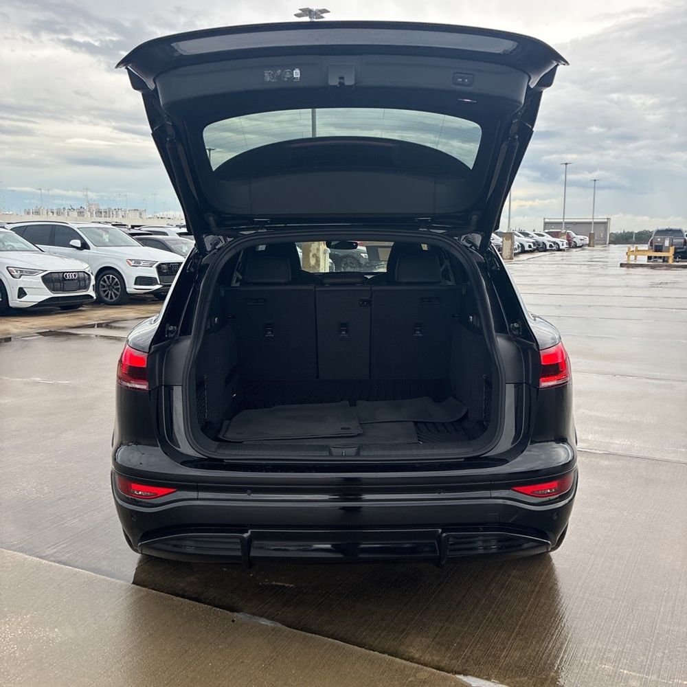 2025 Audi SQ6 e-tron Premium Plus