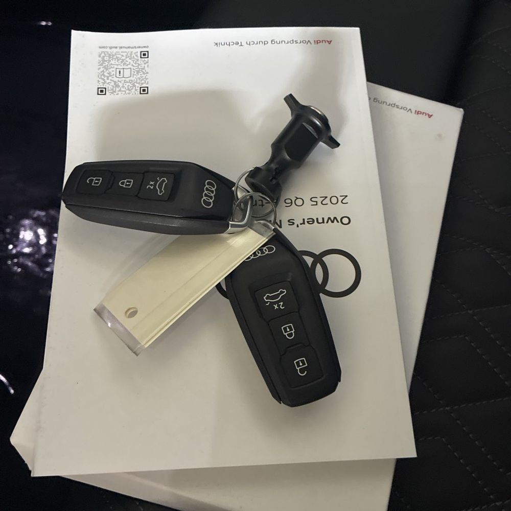 2025 Audi SQ6 e-tron Premium Plus