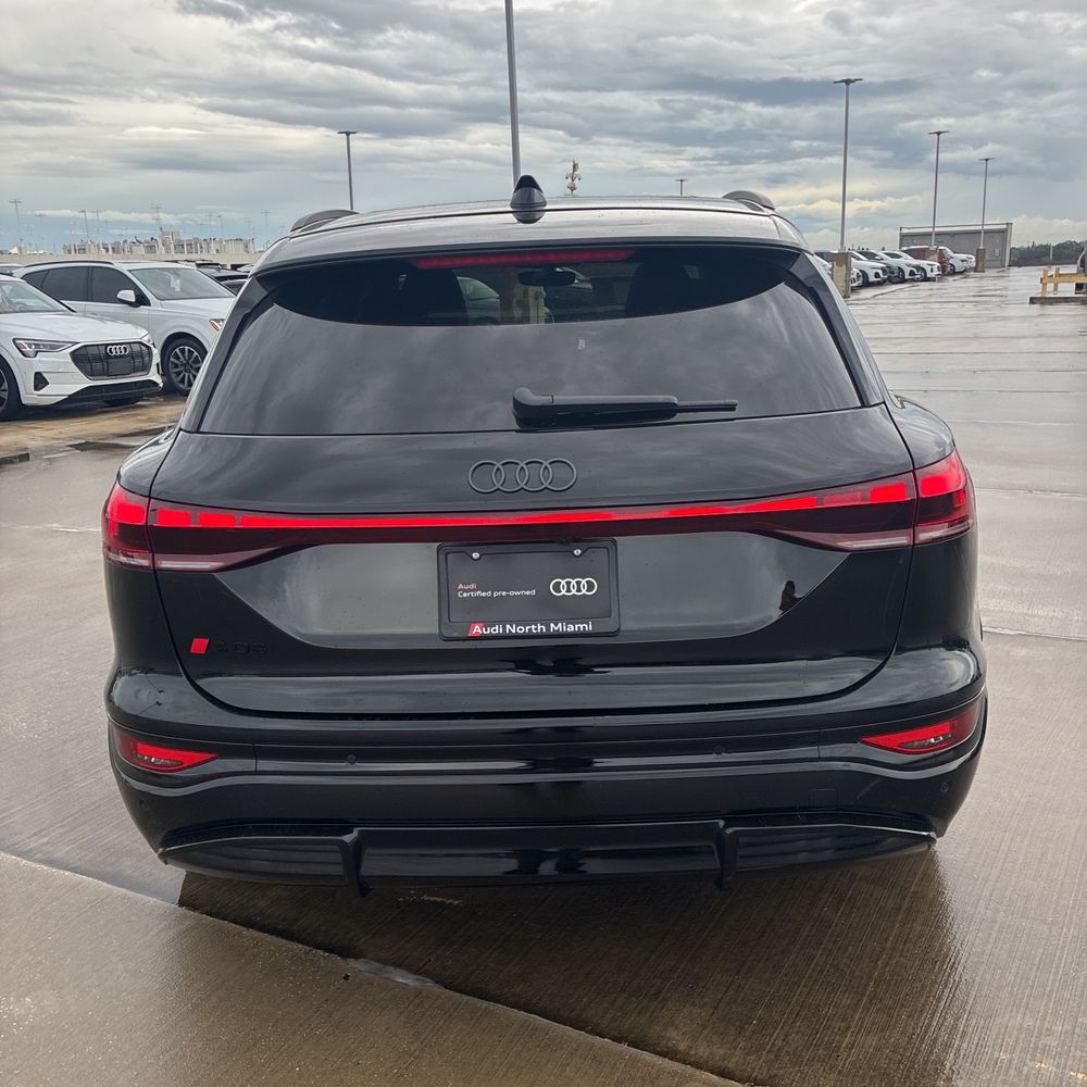 2025 Audi SQ6 e-tron Premium Plus