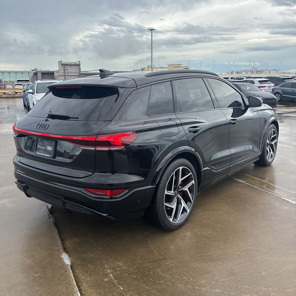 2025 Audi SQ6 e-tron Premium Plus