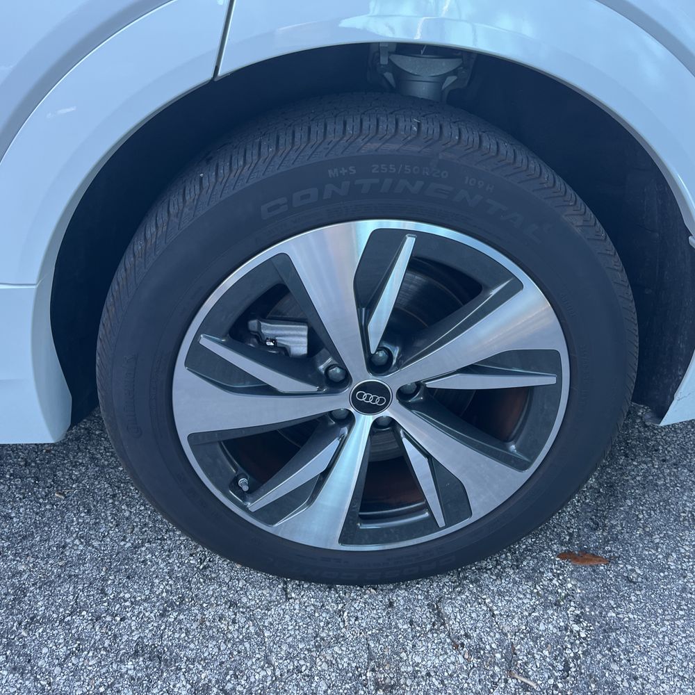 2024 Audi Q8 e-tron Premium Plus
