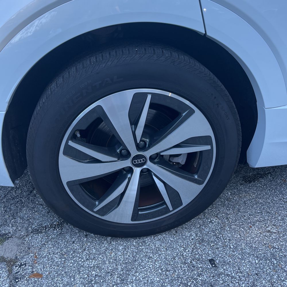 2024 Audi Q8 e-tron Premium Plus