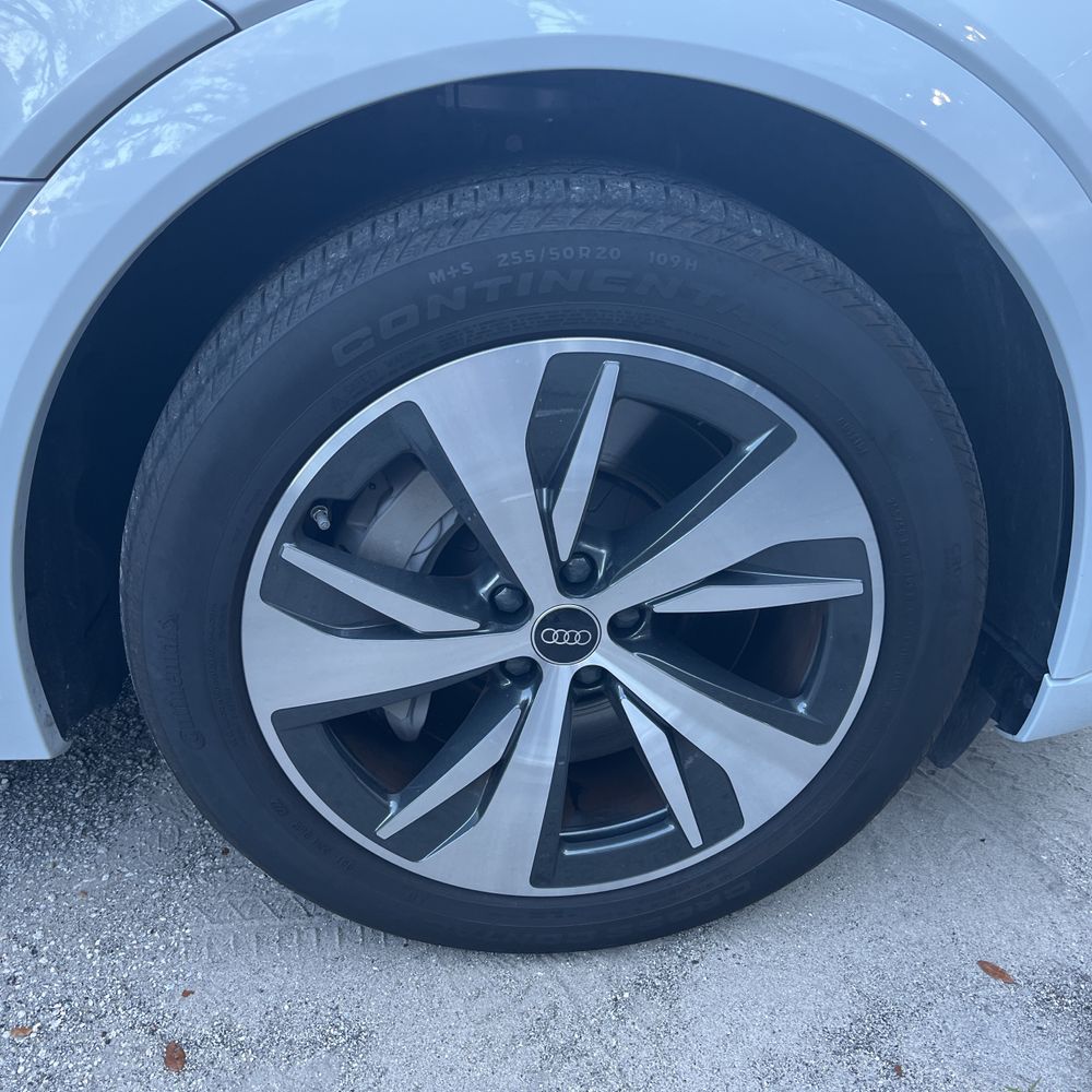 2024 Audi Q8 e-tron Premium Plus