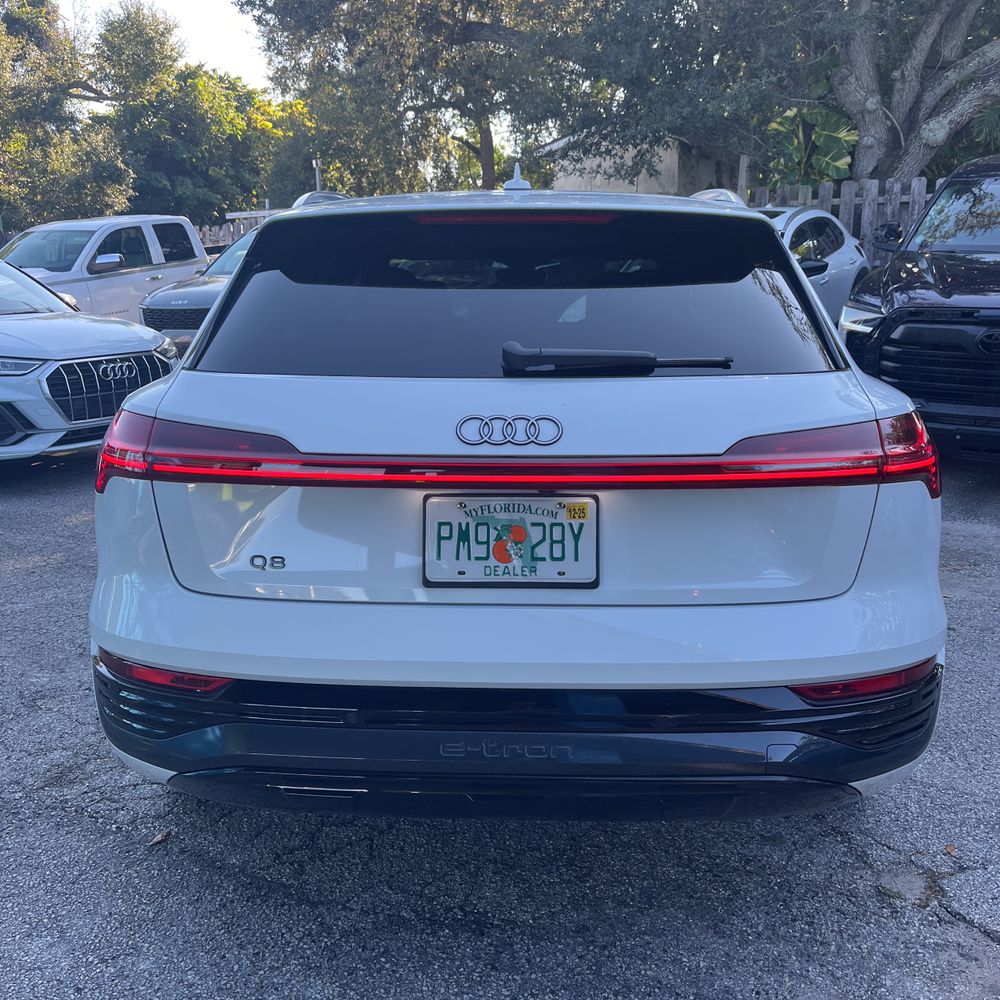 2024 Audi Q8 e-tron Premium Plus