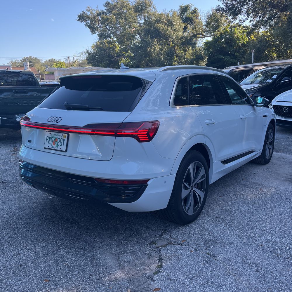 2024 Audi Q8 e-tron Premium Plus