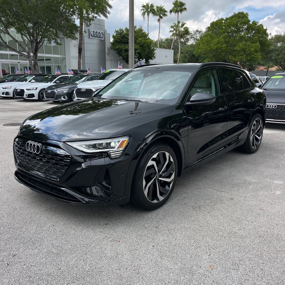 2024 Audi Q8 e-tron Premium Plus