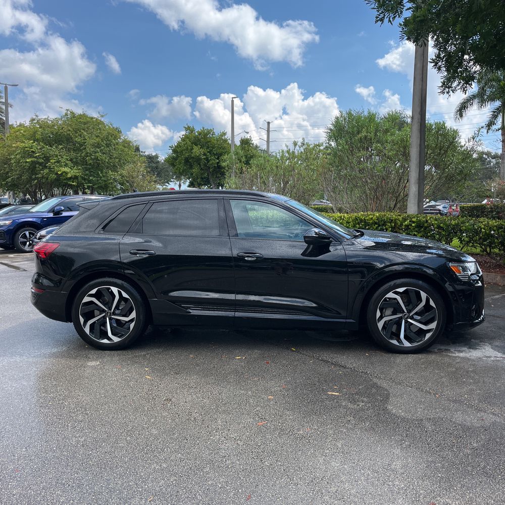 2024 Audi Q8 e-tron Premium Plus