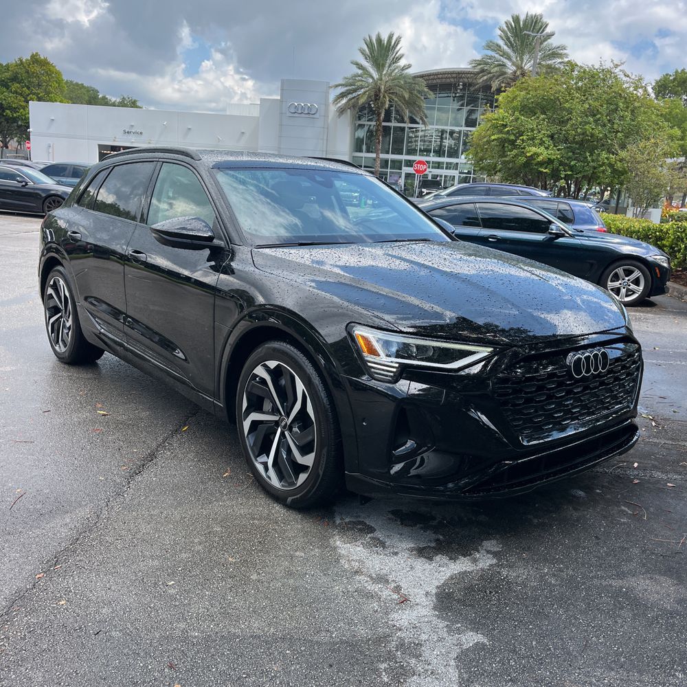 2024 Audi Q8 e-tron Premium Plus
