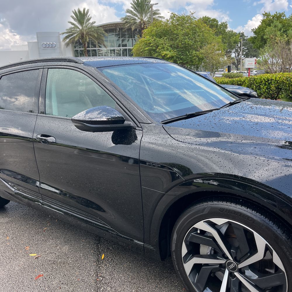 2024 Audi Q8 e-tron Premium Plus