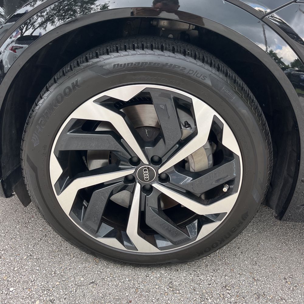 2024 Audi Q8 e-tron Premium Plus