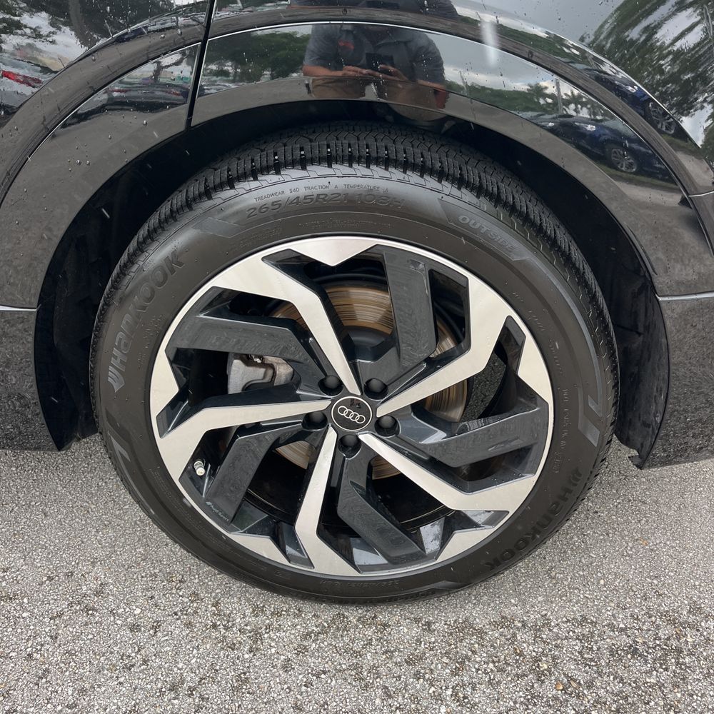 2024 Audi Q8 e-tron Premium Plus