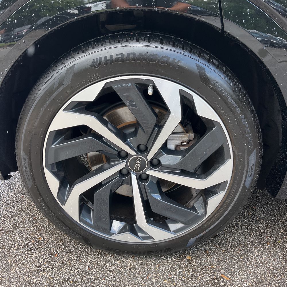 2024 Audi Q8 e-tron Premium Plus