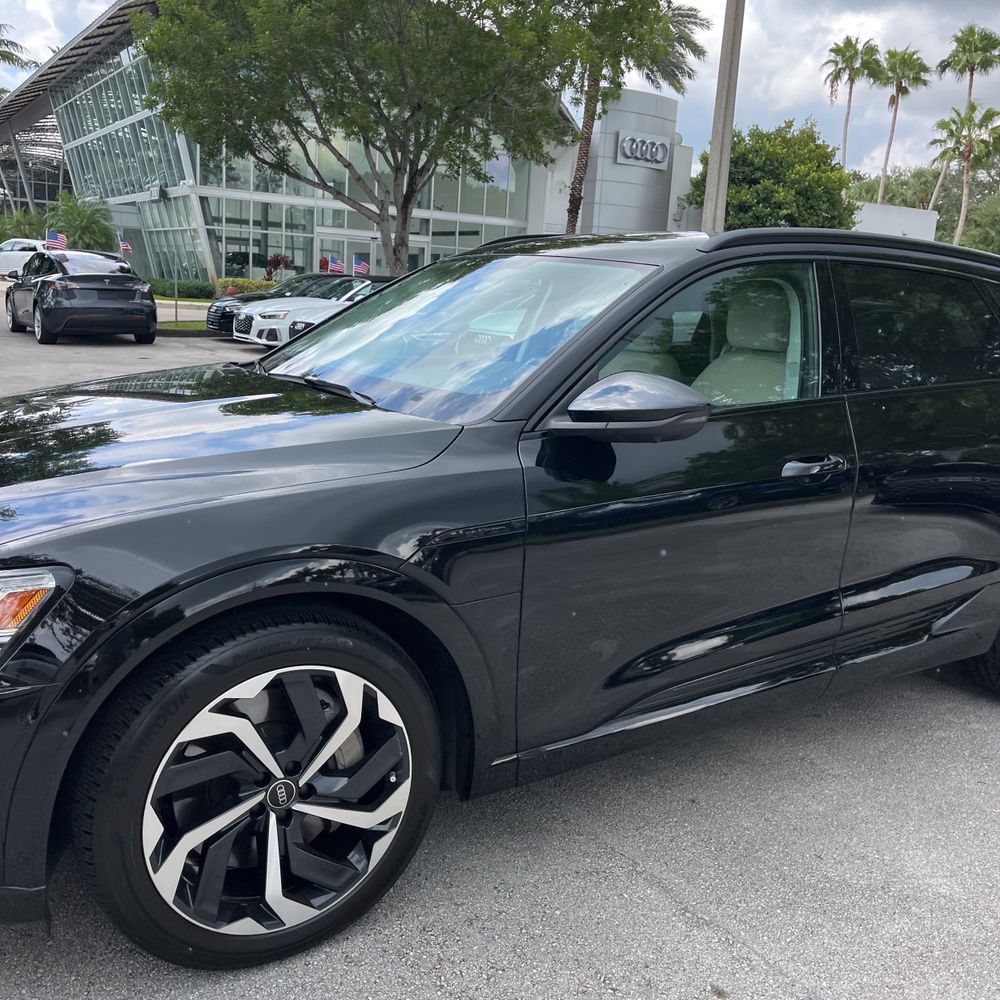 2024 Audi Q8 e-tron Premium Plus