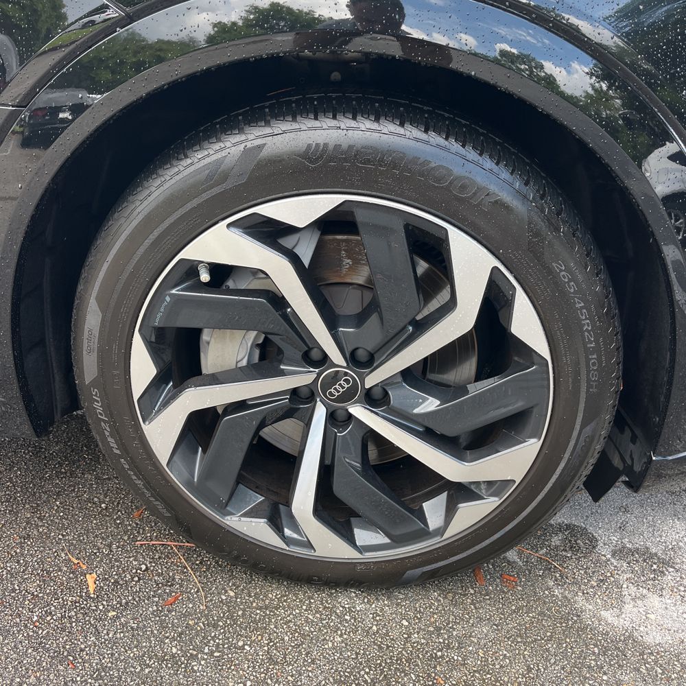 2024 Audi Q8 e-tron Premium Plus