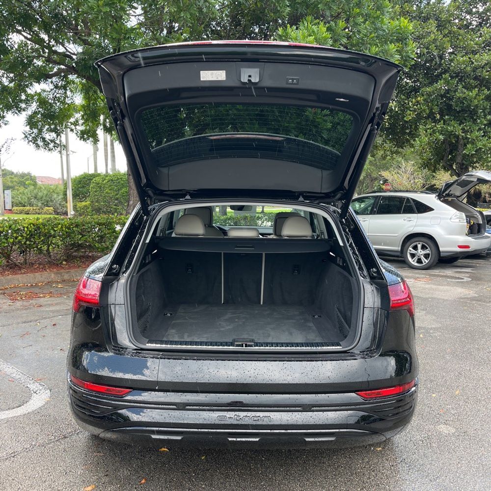 2024 Audi Q8 e-tron Premium Plus