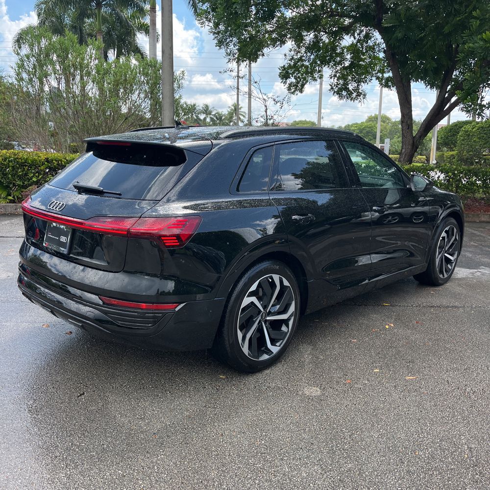 2024 Audi Q8 e-tron Premium Plus