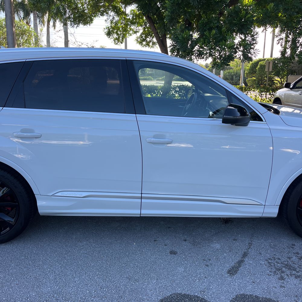 2023 Audi SQ7 Premium Plus