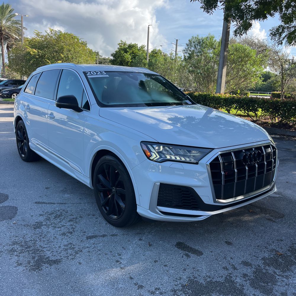 2023 Audi SQ7 Premium Plus