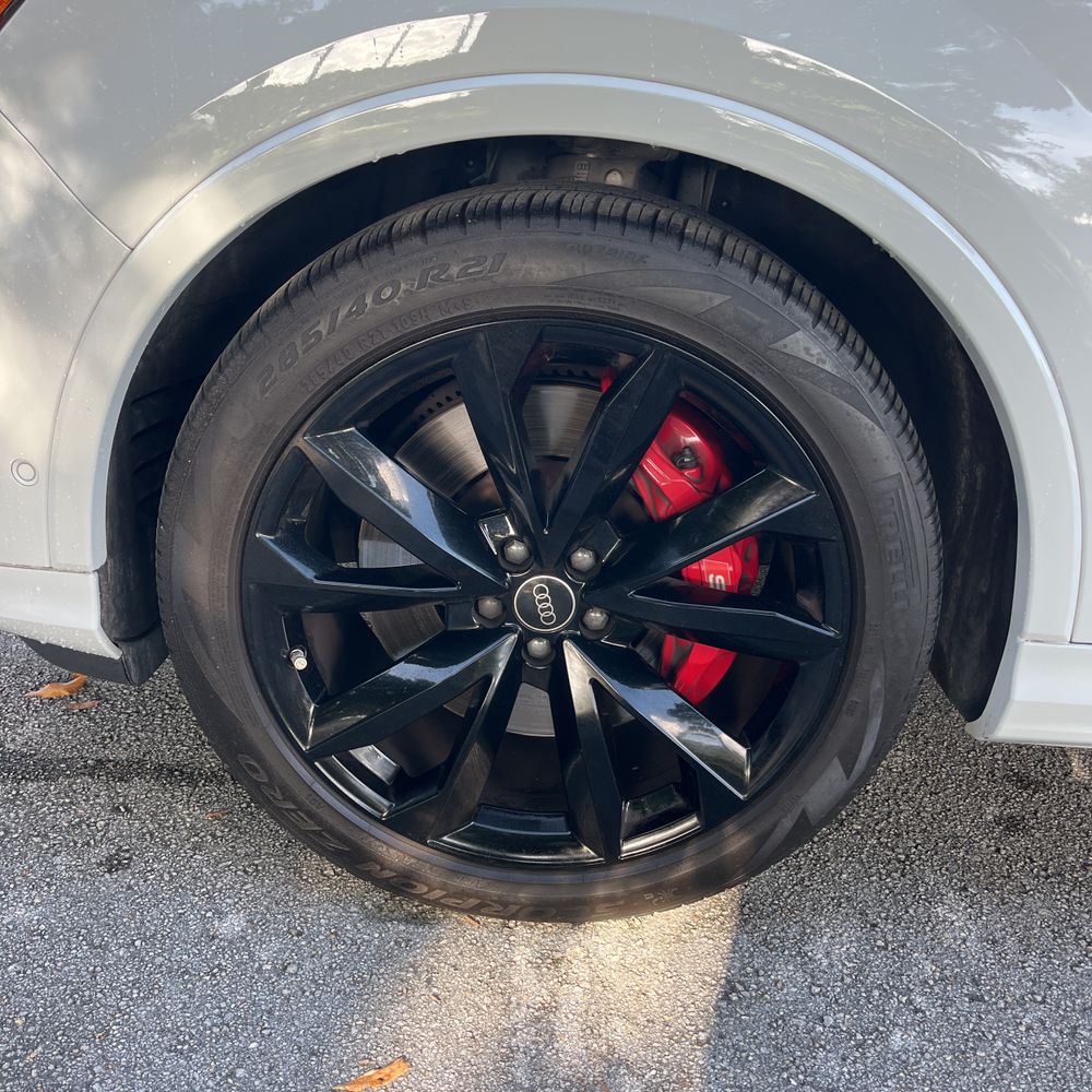2023 Audi SQ7 Premium Plus