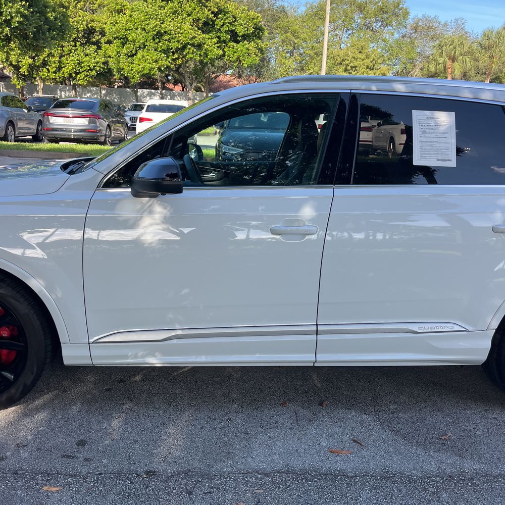 2023 Audi SQ7 Premium Plus