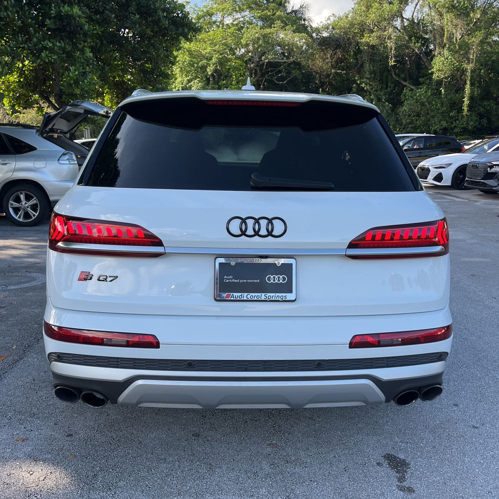 2023 Audi SQ7 Premium Plus