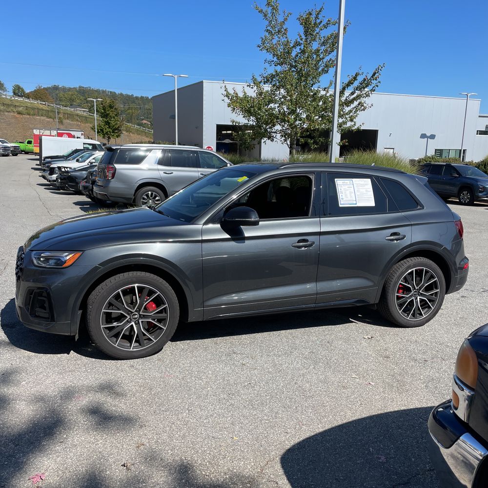 2022 Audi SQ5 Premium Plus