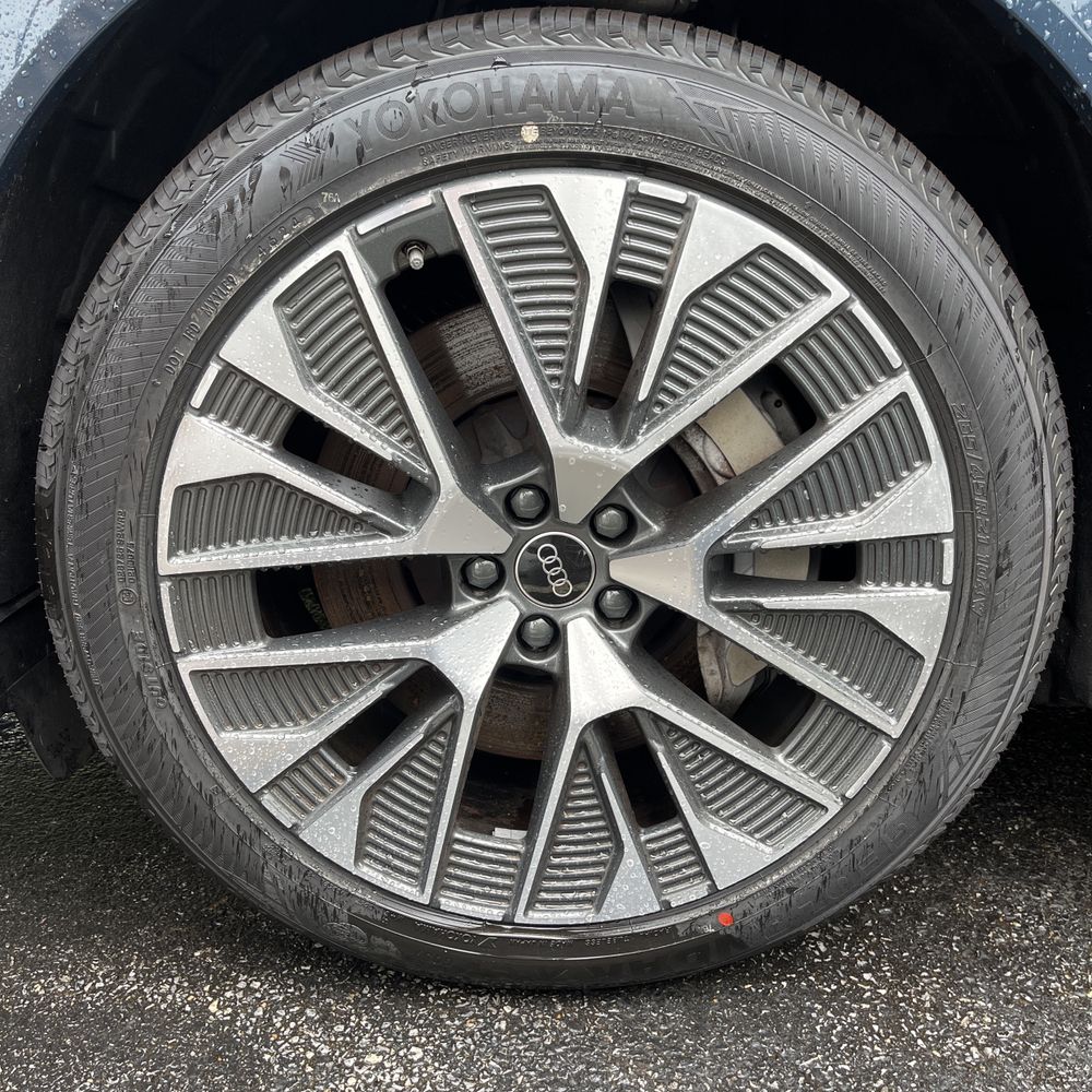2024 Audi Q8 e-tron S-Line Pres