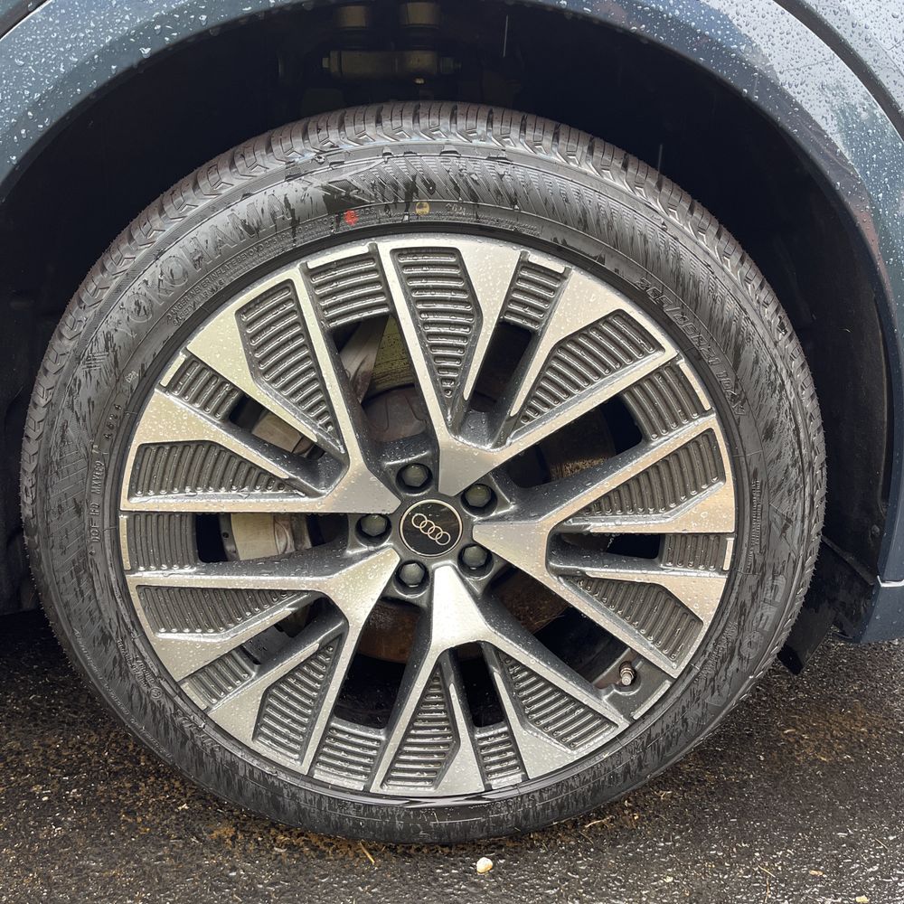 2024 Audi Q8 e-tron S-Line Pres