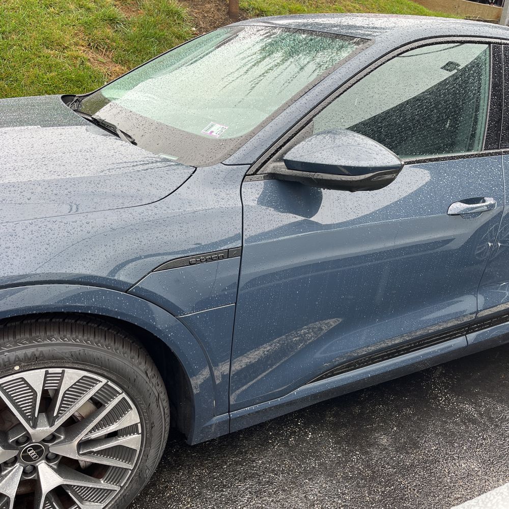 2024 Audi Q8 e-tron S-Line Pres