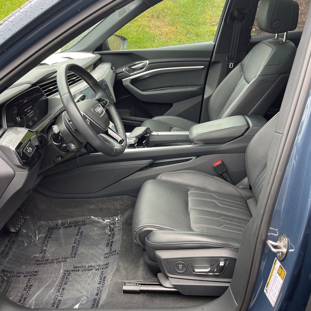 2024 Audi Q8 e-tron S-Line Pres