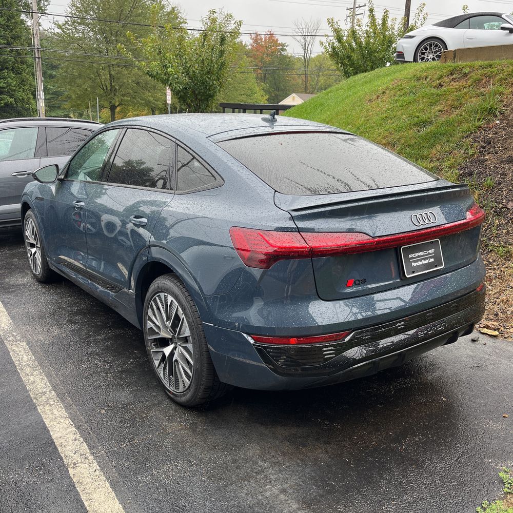 2024 Audi Q8 e-tron S-Line Pres
