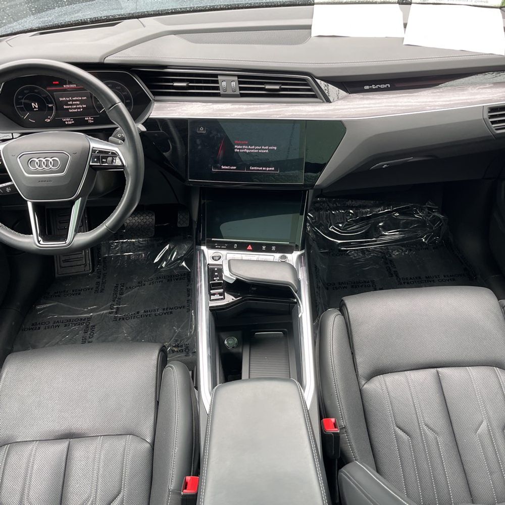 2024 Audi Q8 e-tron S-Line Pres