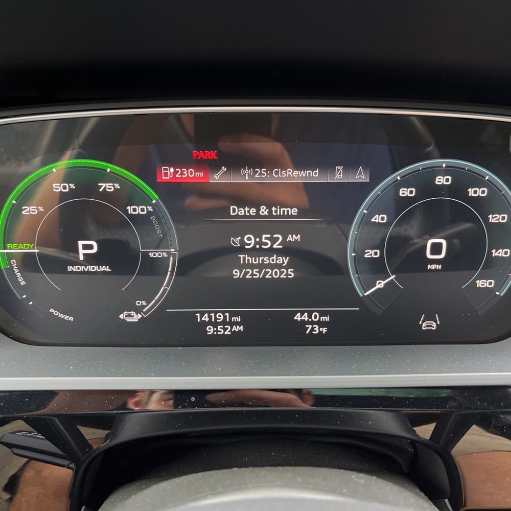 2024 Audi Q8 e-tron S-Line Pres