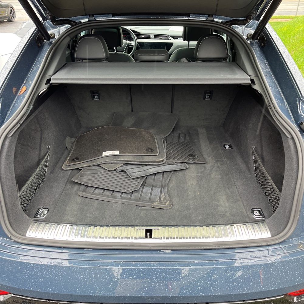 2024 Audi Q8 e-tron S-Line Pres