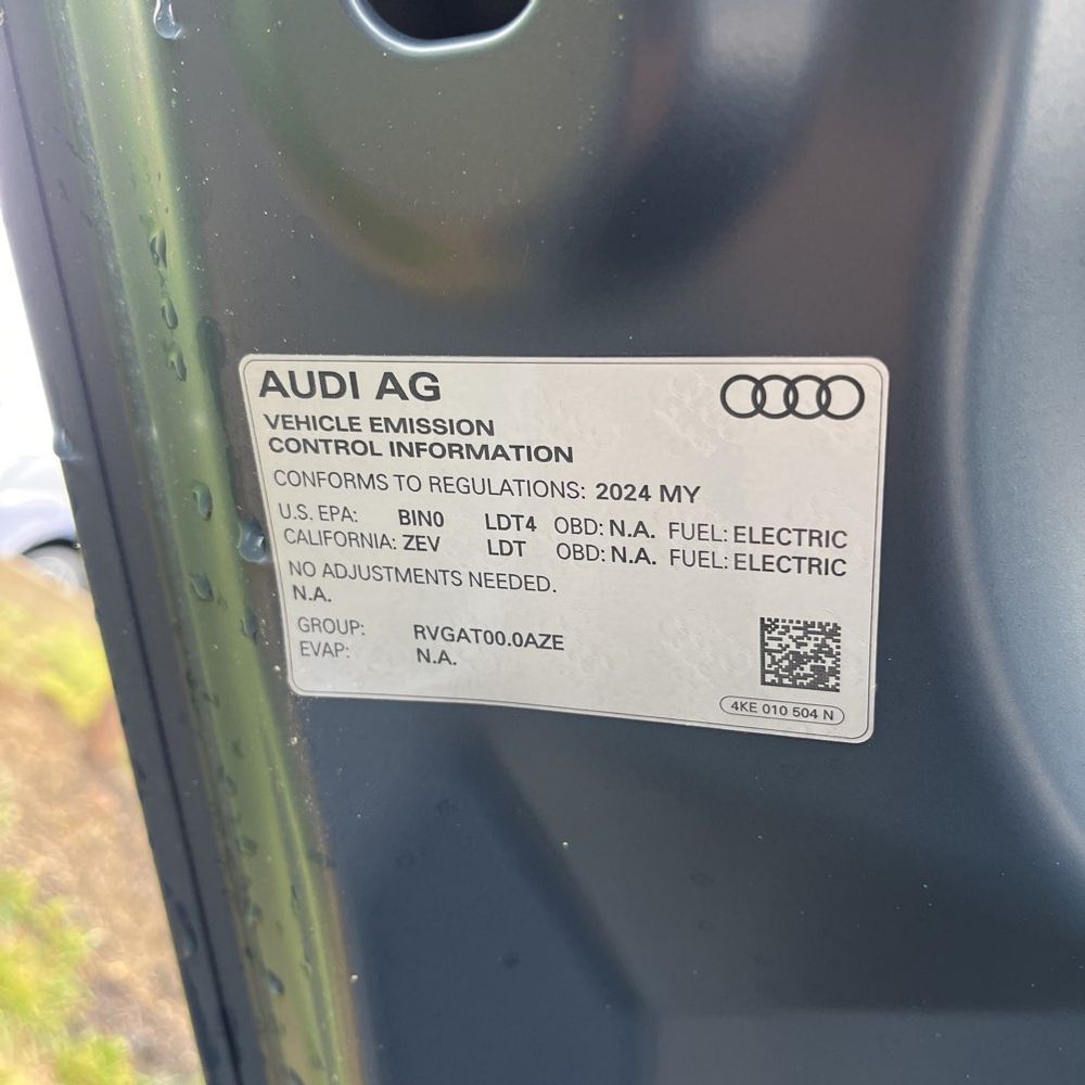 2024 Audi Q8 e-tron S-Line Pres
