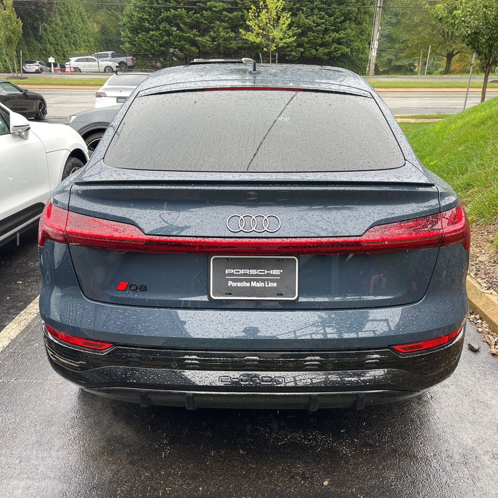 2024 Audi Q8 e-tron S-Line Pres