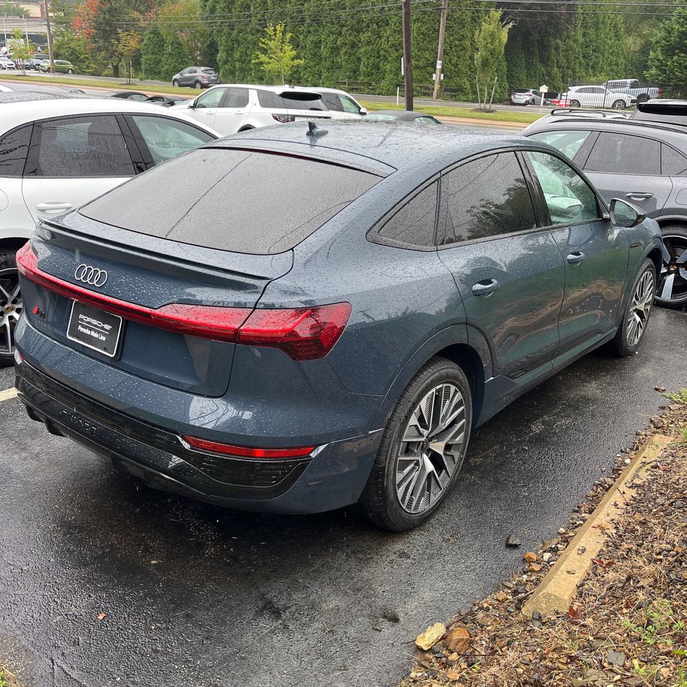 2024 Audi Q8 e-tron S-Line Pres