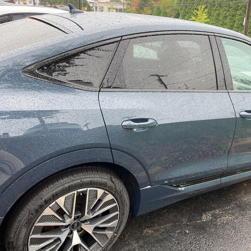 2024 Audi Q8 e-tron S-Line Pres