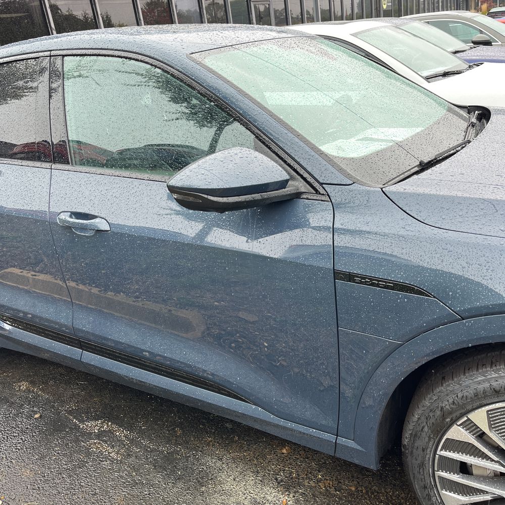 2024 Audi Q8 e-tron S-Line Pres
