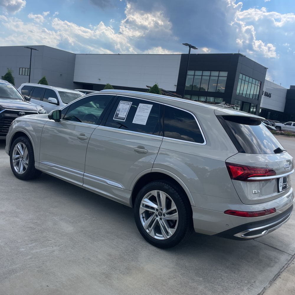 2022 Audi Q7 Premium Plus 45 TFSI