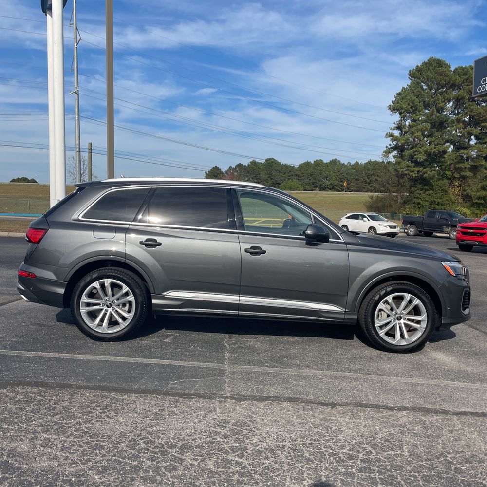 2025 Audi Q7 Premium Plus 55