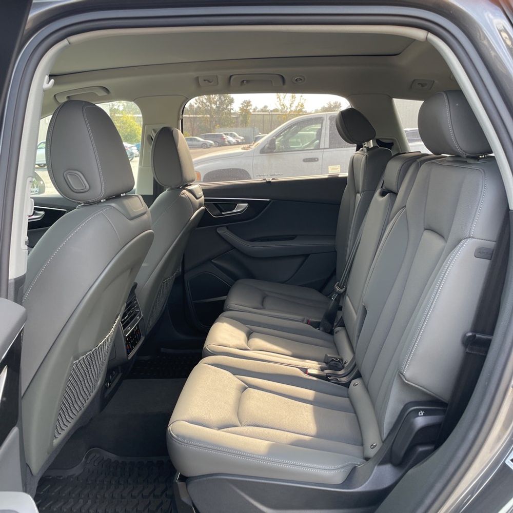 2025 Audi Q7 Premium Plus 55