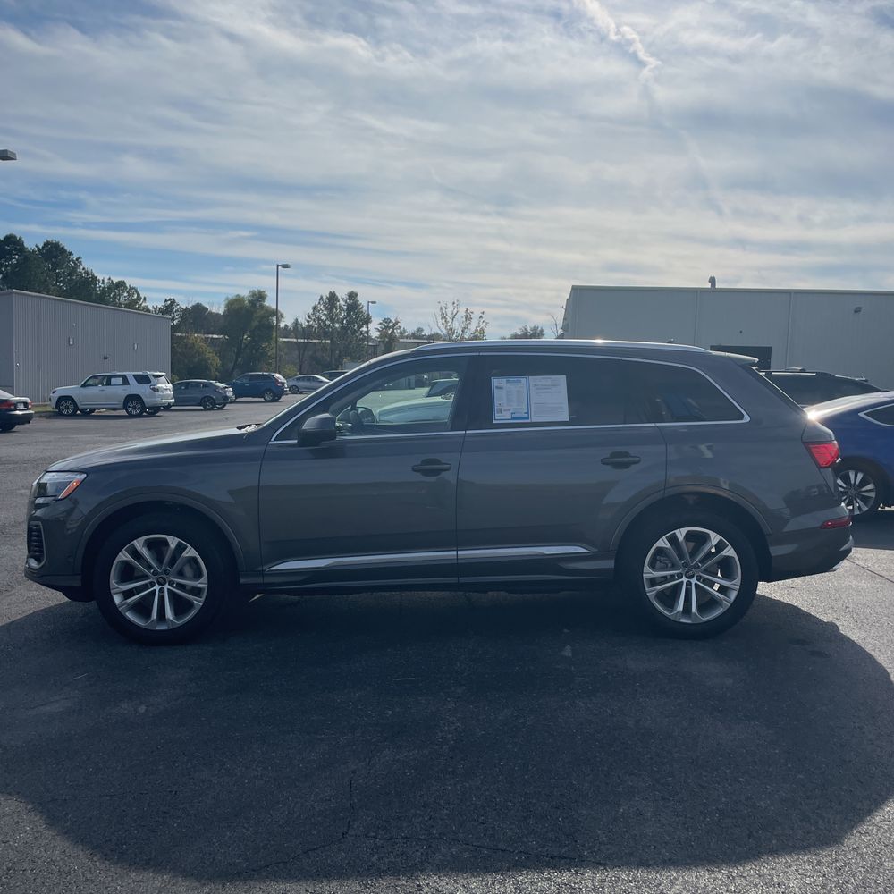 2025 Audi Q7 Premium Plus 55