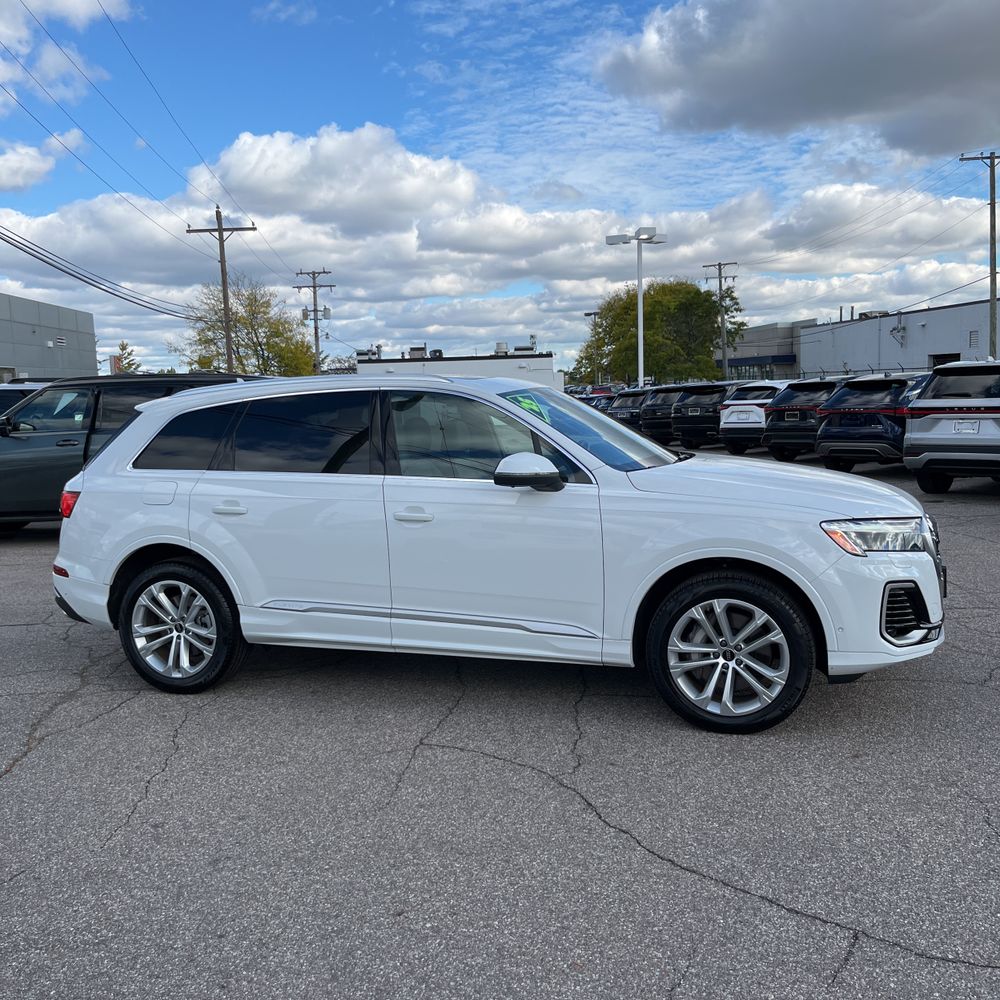 2025 Audi Q7 Premium Plus 55