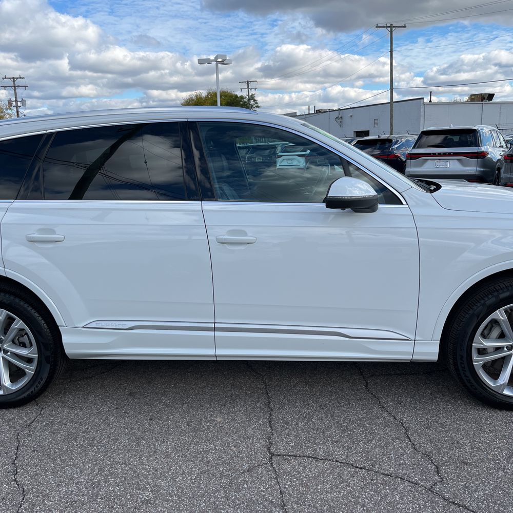 2025 Audi Q7 Premium Plus 55