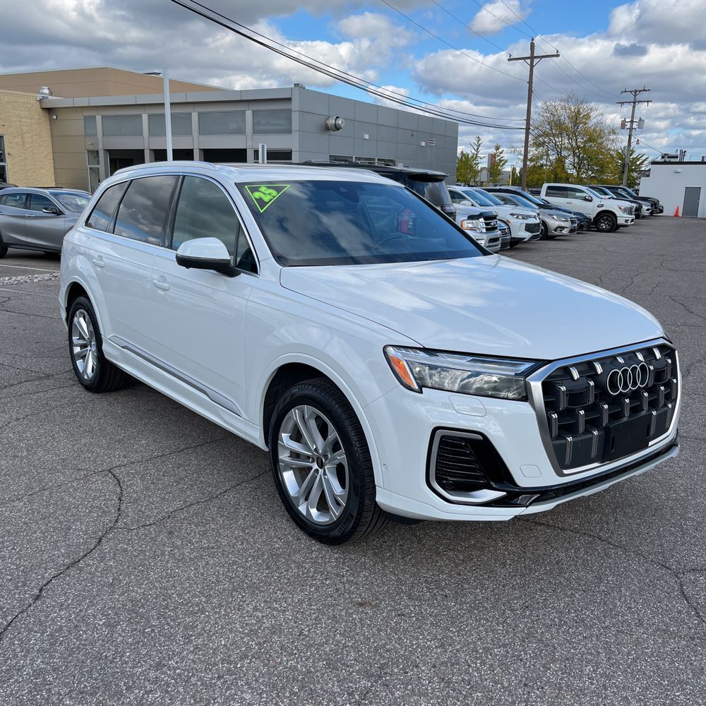2025 Audi Q7 Premium Plus 55