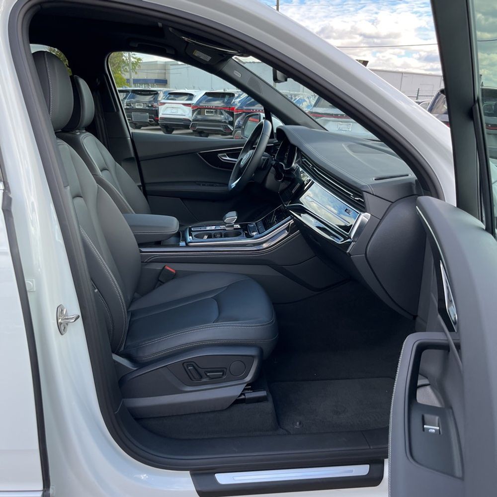 2025 Audi Q7 Premium Plus 55