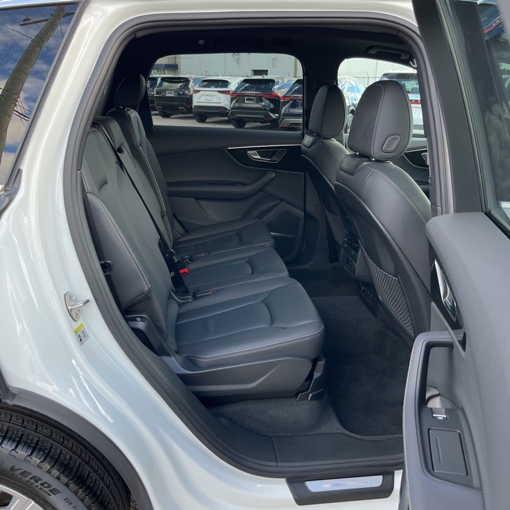 2025 Audi Q7 Premium Plus 55