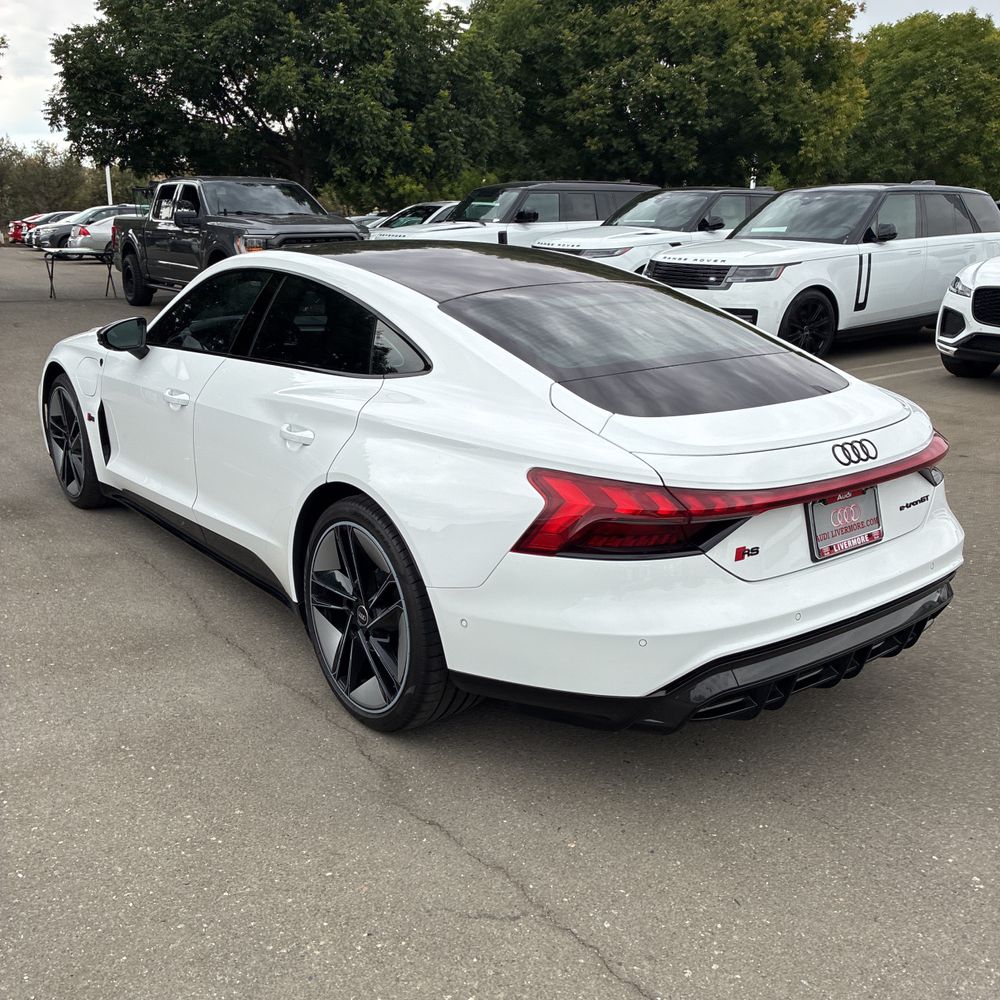 2022 Audi e-tron GT RS